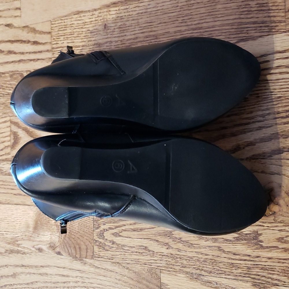 (6) Ardene Wedge Ankle Booties Classic Casual Minimalist Comfort Foam Fancy - Picture 8 of 11